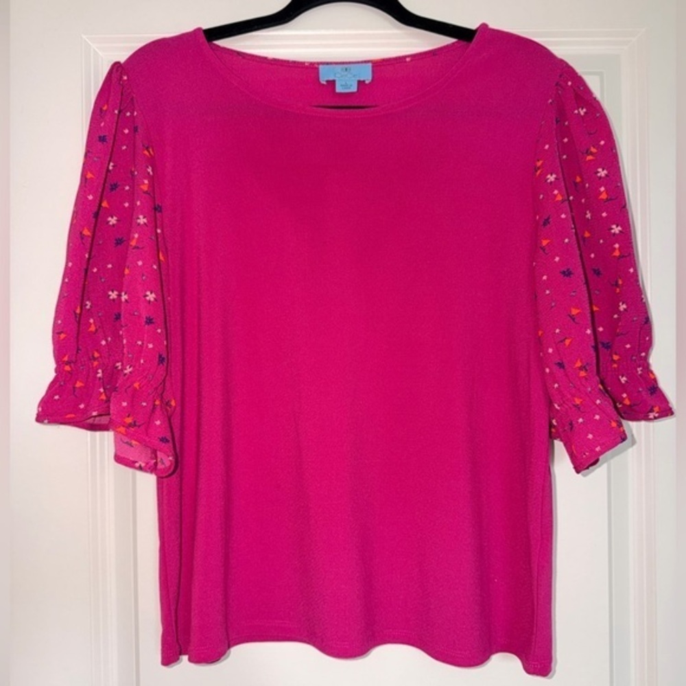 CeCe Women's Pink Top with Patterned Sleeves size Large